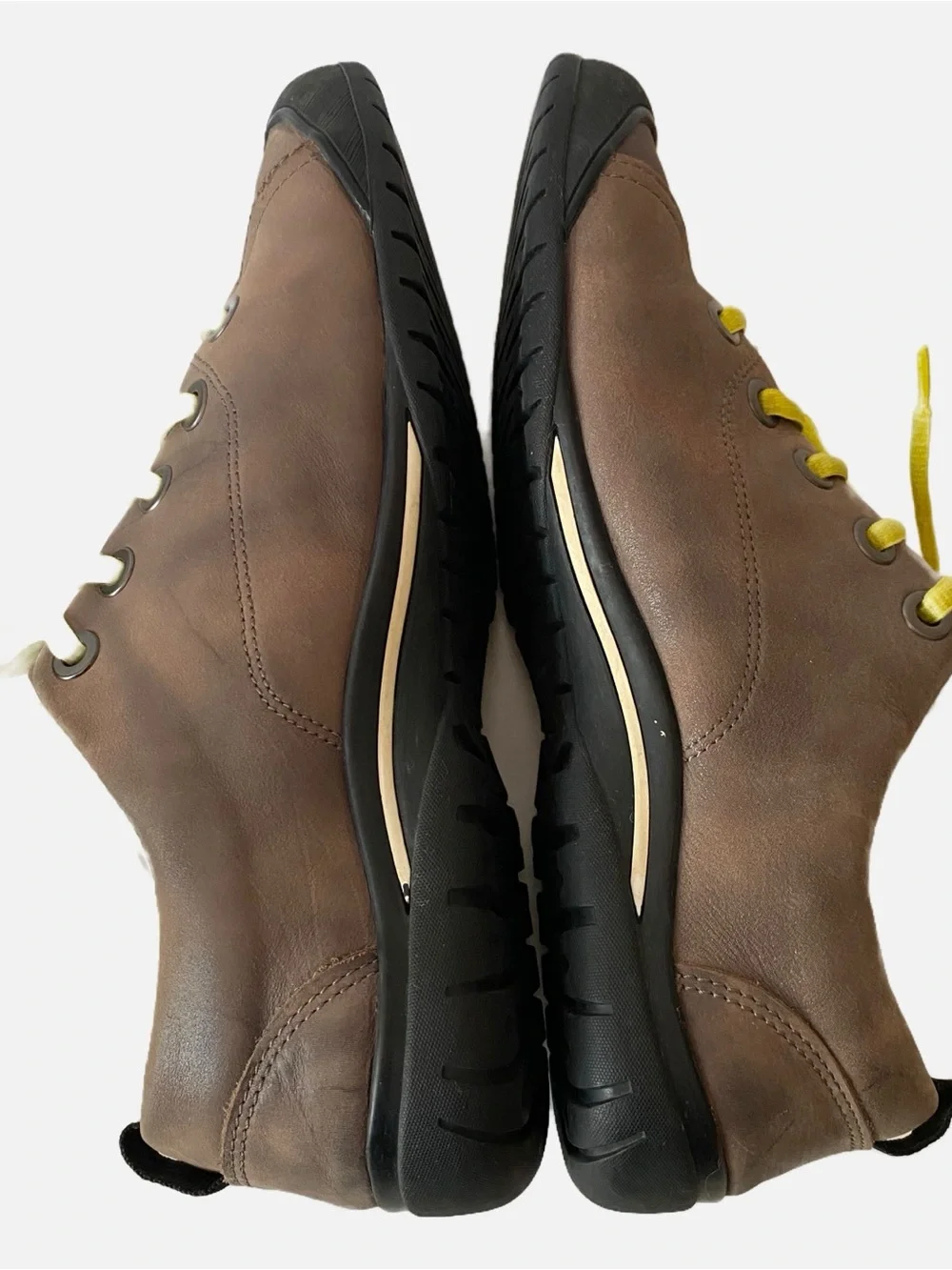 Leather Low Top Sneakers RXN Kenneth Cole brown with yellow laces